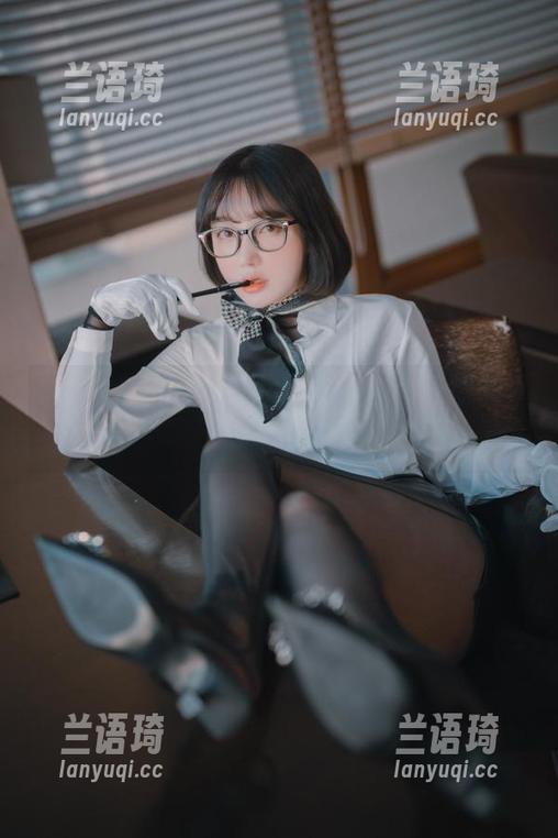 当睡衣遇上COS，Son Ye Eun给你一种新鲜感！
